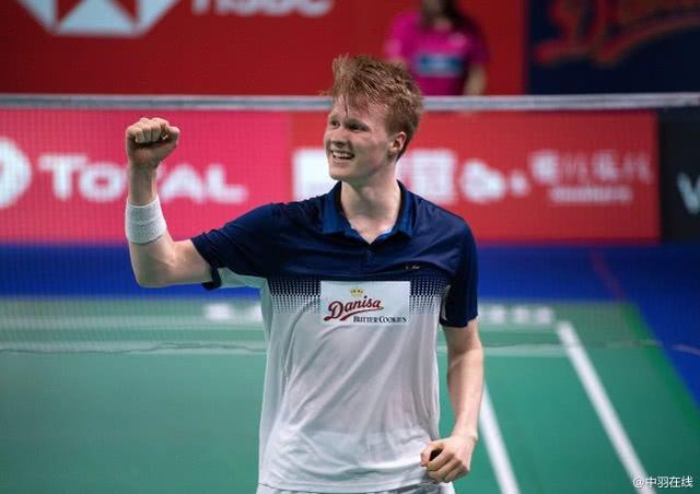 把球队扛在 把球队扛在